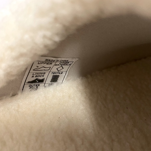 NWOT Hunter Vegan Shearling comfort lined clogs.In Excellent condition.Size 11 - Picture 11 of 13